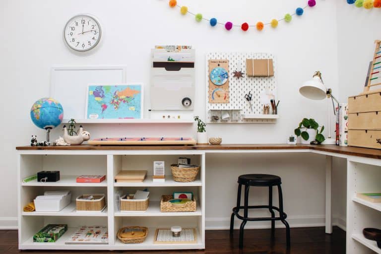 IKEA HACK: Create a Corner Desktop for Kids Using Besta Shelves - Free ...