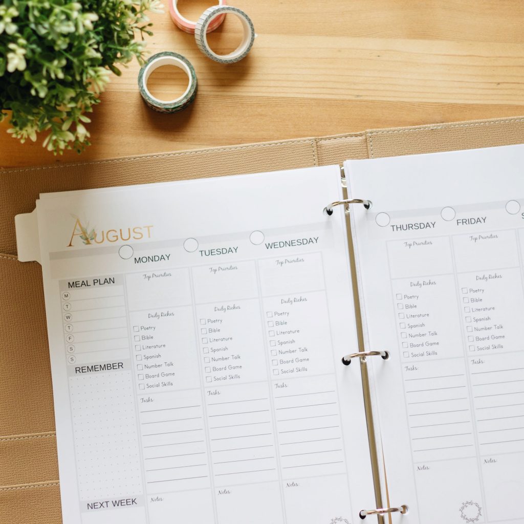 The All-in-One Homeschool Planner includes streamlined weekly spreads to record each day's top priorities, daily tasks, and notes to remember, as well as  space to record each week's scheduled meal plan. #bulletjournal #bujo #homeschooling #homeschoolplanner